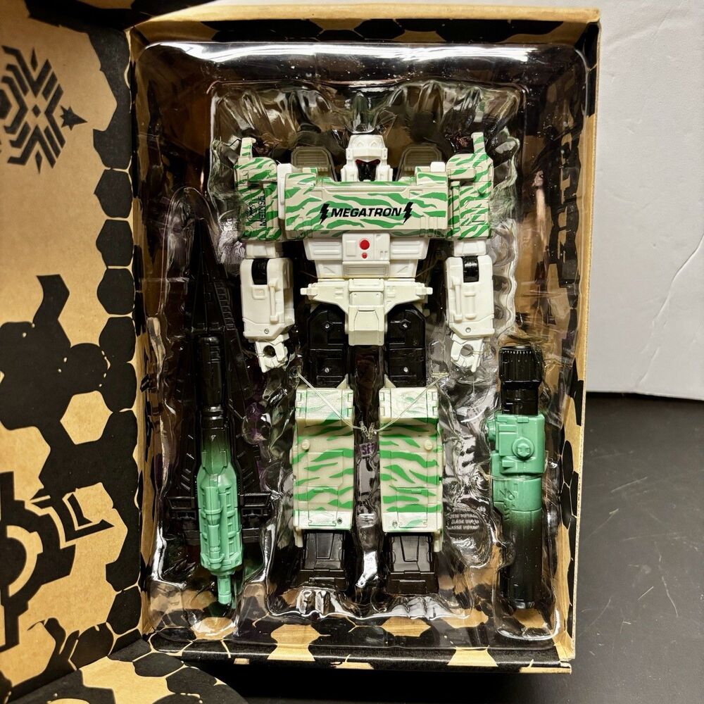 Transformers Combat Megatron Voyager Class Generations Selects NEW